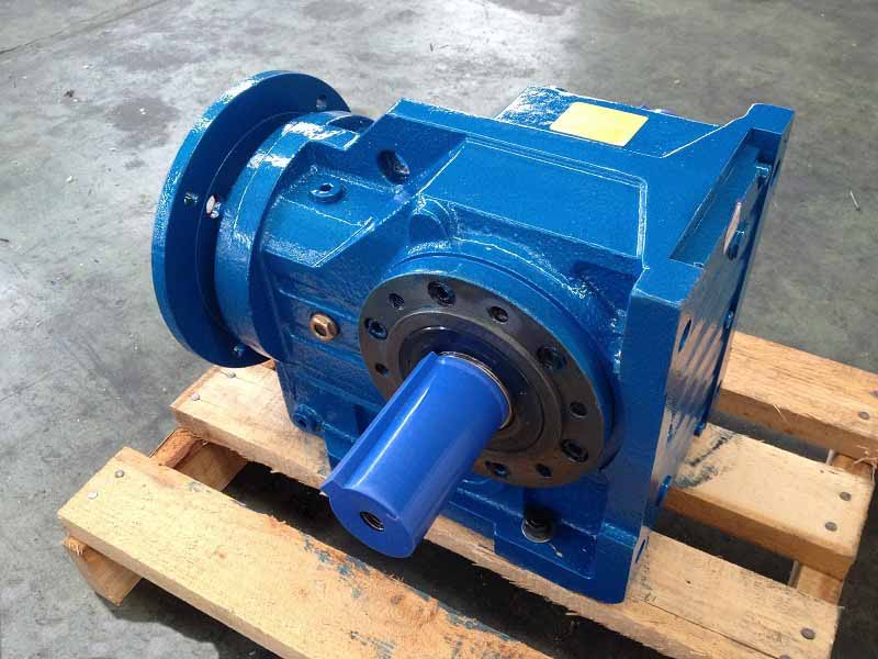 齒輪減速機油質及內部油位檢查